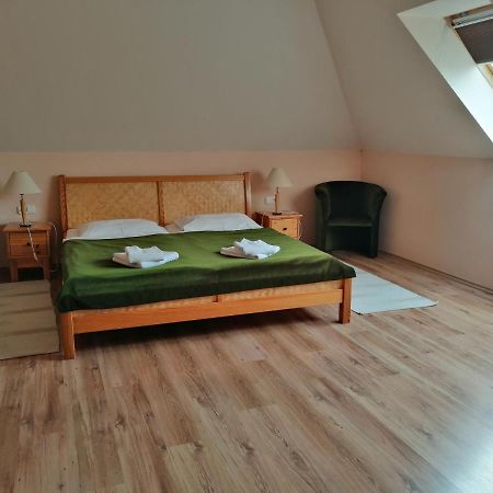 Józsi Bácsi Szállodája Szombathely Exterior foto