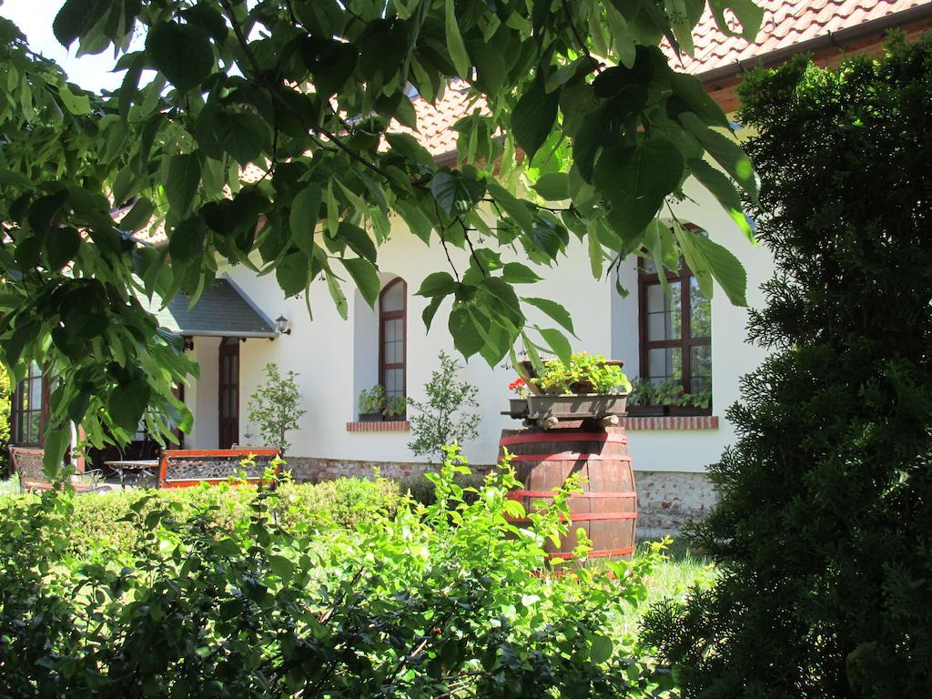 Józsi Bácsi Szállodája Szombathely Exterior foto