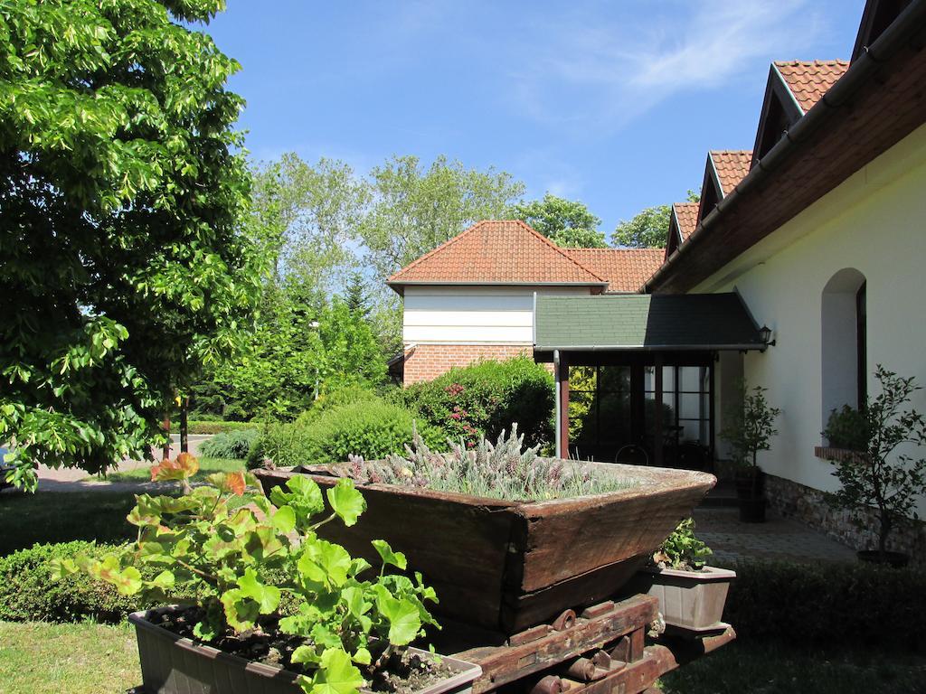 Józsi Bácsi Szállodája Szombathely Exterior foto