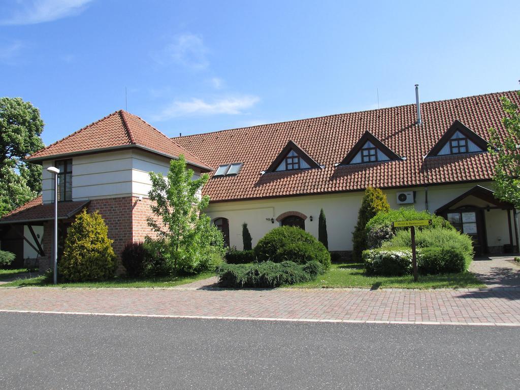 Józsi Bácsi Szállodája Szombathely Exterior foto